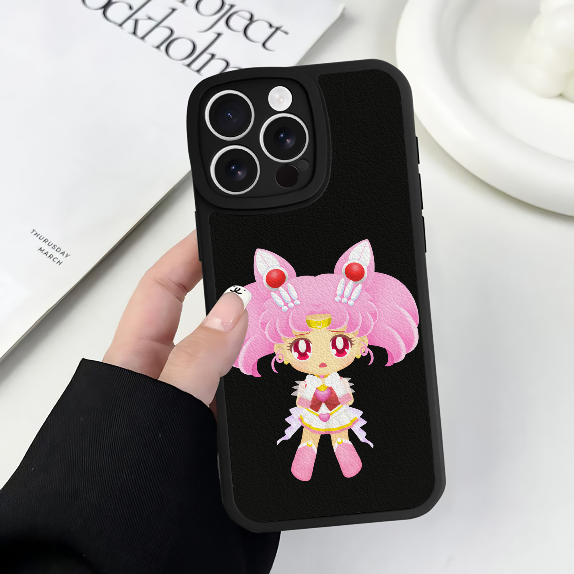 （画像用） 美少女戦士セーラームーン ちびうさ Sailor Moon Chibiusa Tsukino Usagi Small Lady Serenity 【iPhone 16シリーズ対応】シリコンスマホケース（レザー調） 材質：シリコン